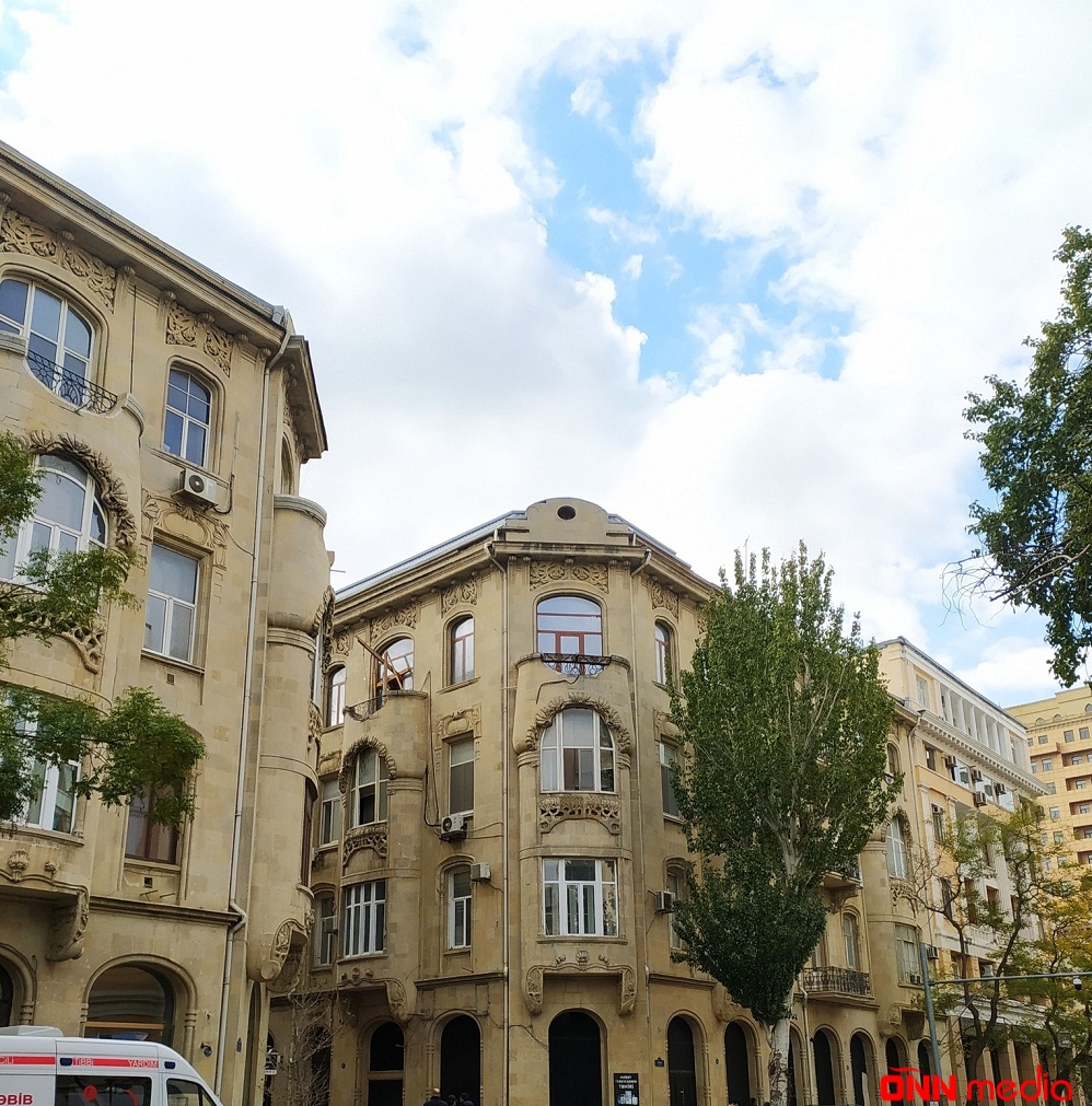 Tarixi binada sökülən mansard yenidən tikilib
