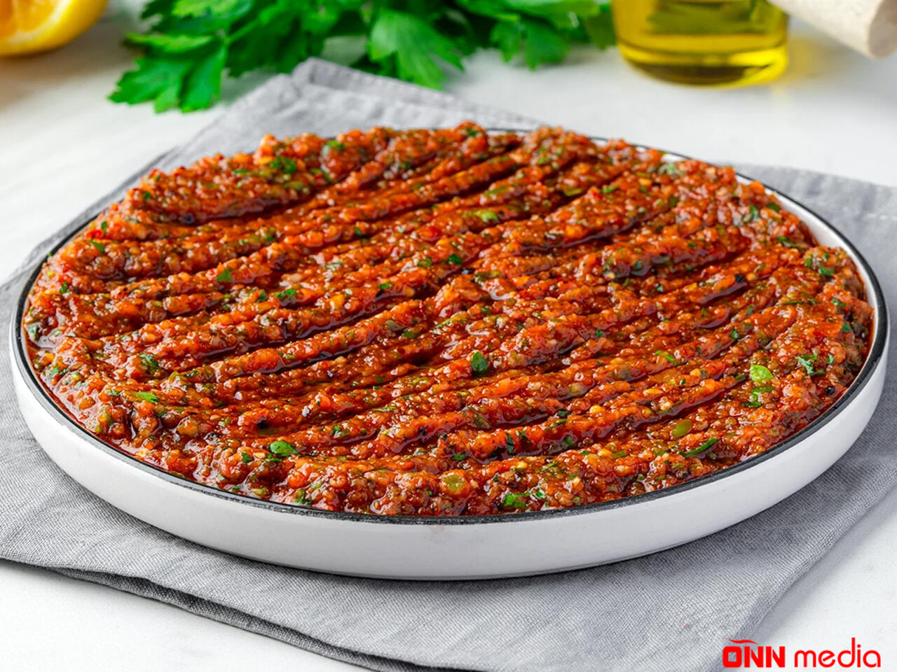 Evdə acılı əzmə necə hazırlamaq olar?